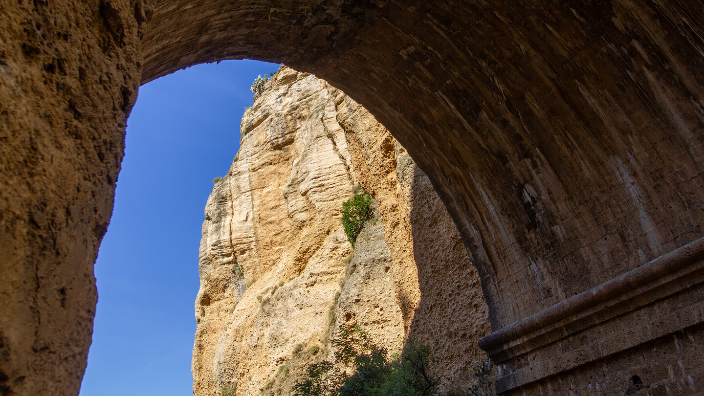 am Fundament der Puente Nuevo  | © Sunhikes