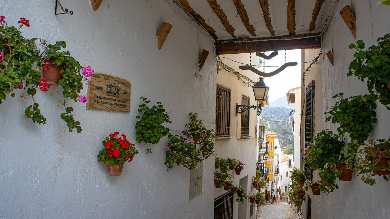 Gasse im Ortskern von Castril | © Sunhikes