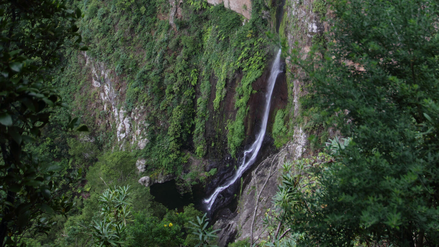 unterer Bereich des beeindruckenden Wasserfalls El Chorro del Cedro im Herzen des Garajonay Nationalparks | © Sunhikes