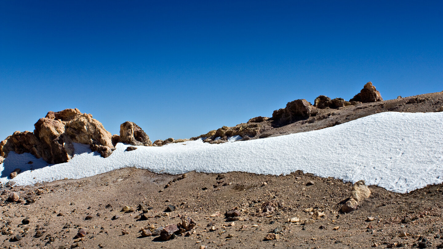 in den Wintermonaten kann man im Teide Nationalpark auf Schneefelder treffen | © Sunhikes