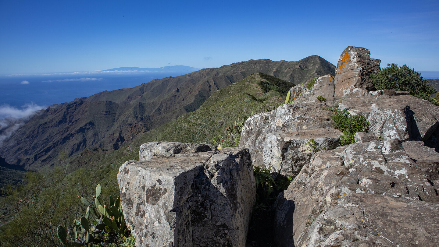 Blick von der Cumbre de Bolico bis zur Insel La Palma | © Sunhikes