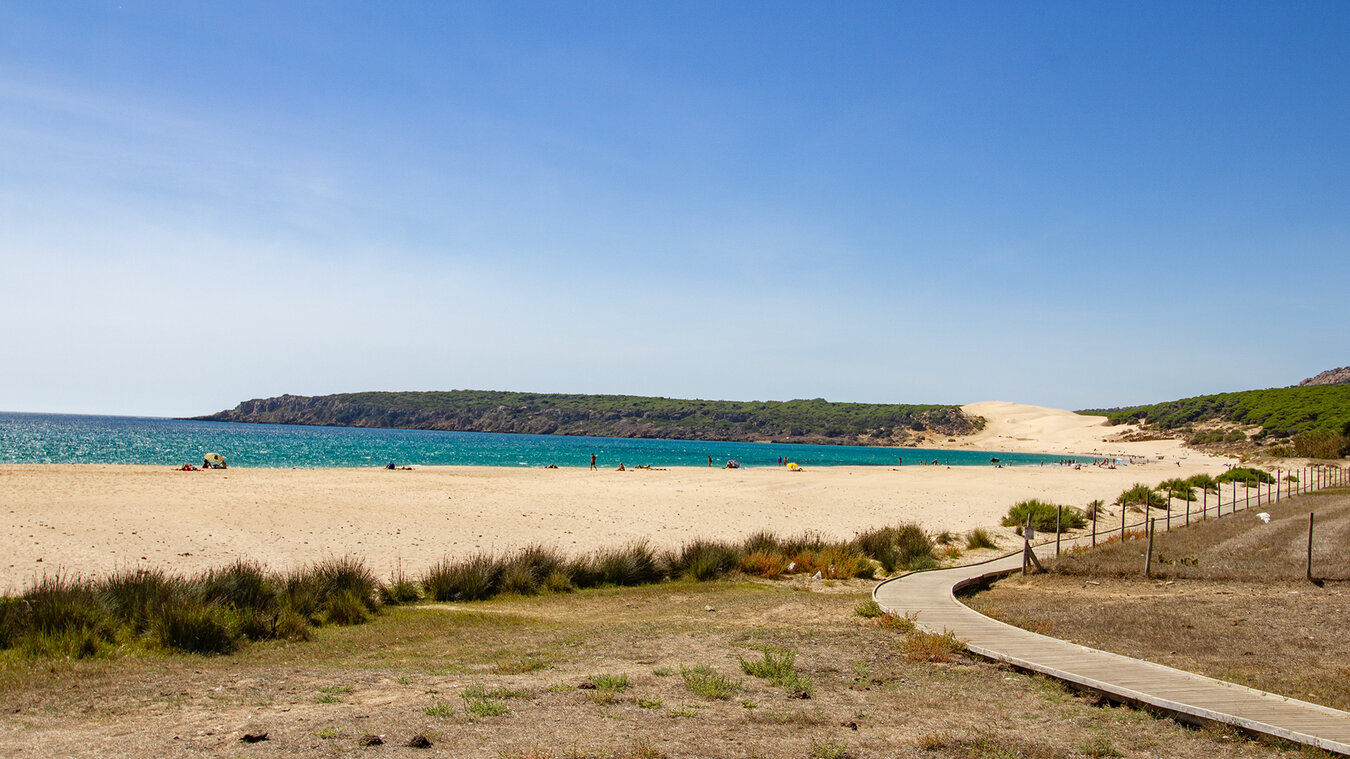 der nördlicher Teil der Bucht von Bolonia mit der Duna de Blolonia | © Sunhikes