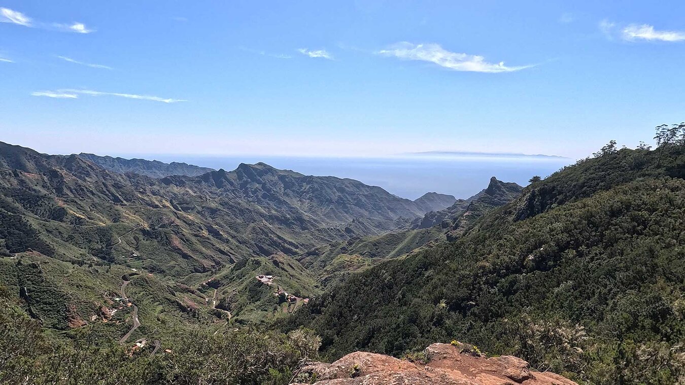 Blick auf Los Catalanes vom Wanderweg PR-TF 2 | © Sunhikes