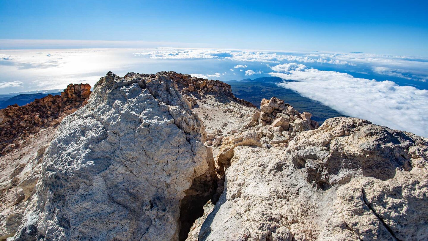 traumhafter Ausblick vom Gipfelkrater des Teide am Wanderweg 10 | © Sunhikes