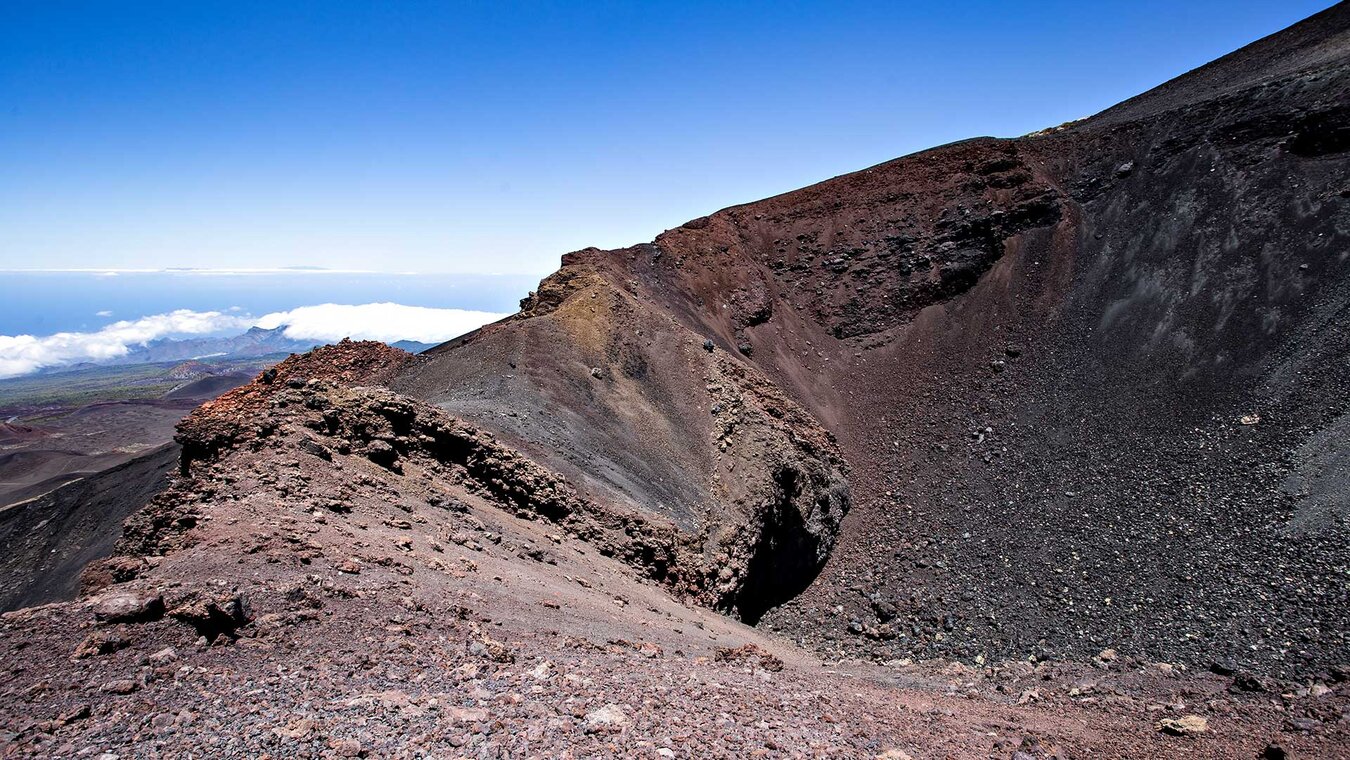 die Kraterlandschaft Narices del Teide am Wanderweg 28 | © Sunhikes