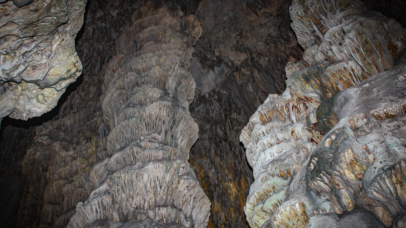 beeindruckende Felsformationen in der St. Michael’s Cave in Gibraltar | © Sunhikes