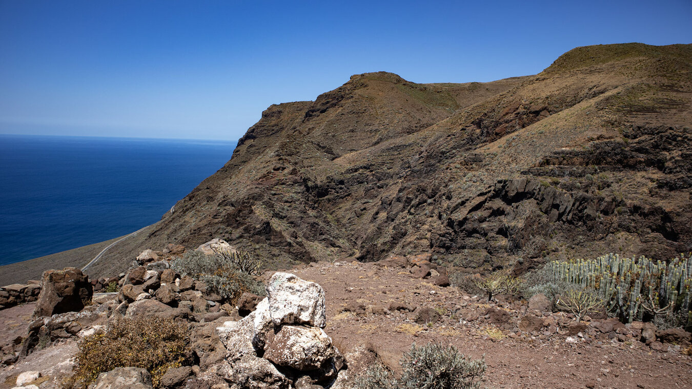 Wanderweg über  Barranco de las Cuevas nach Punta de Teno | © Sunhikes