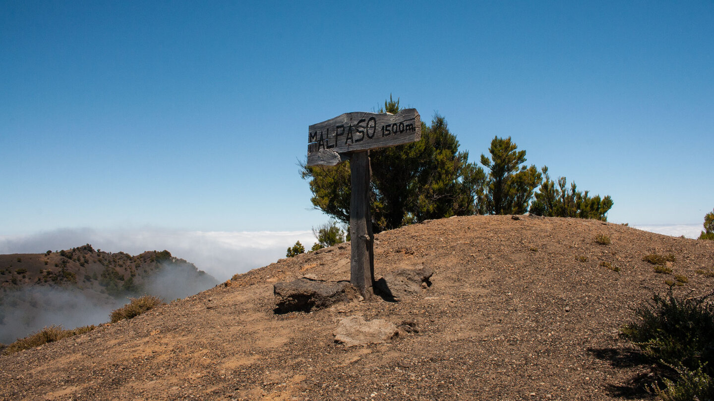 Blick vom Gipfel des Malpaso auf El Hierro | © Sunhikes