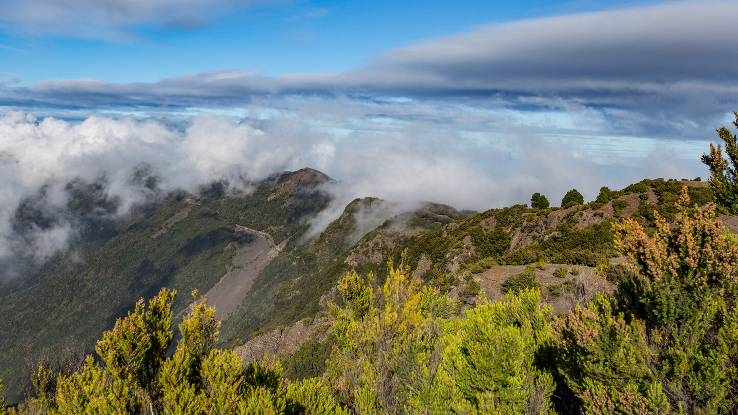 Blick entlang des Berggrads der Cumbre | © Sunhikes