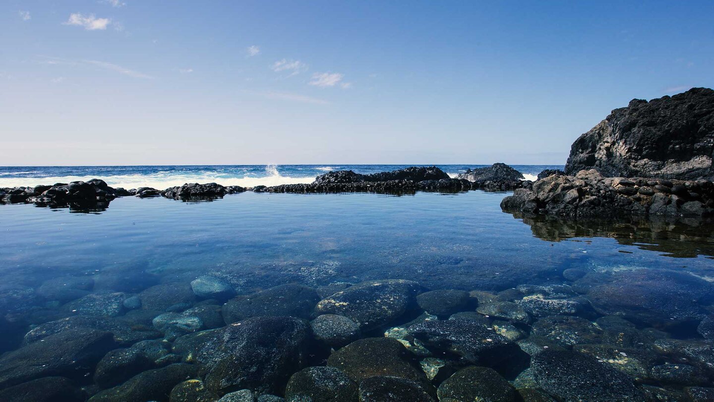 Meerwassserpools an der Basaltküste El Hierros | © Sunhikes