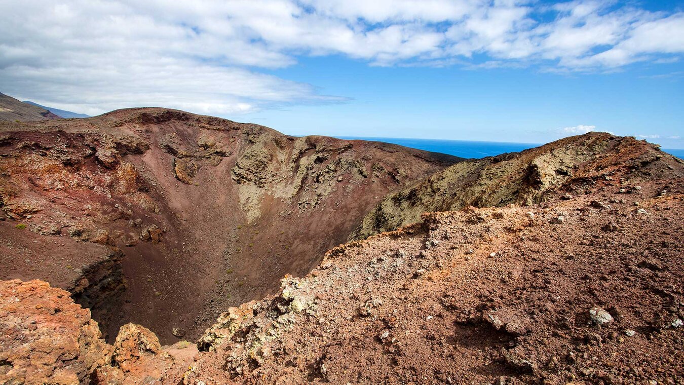 Vulkanlandschaft am Krater des Montaña Orchilla auf El Hierro | © Sunhikes