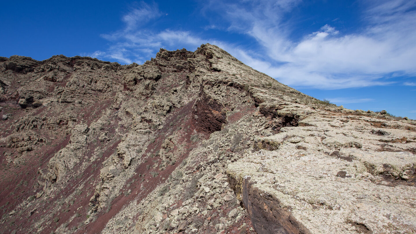 Gipfelgrat des Vulkans Monte Corona  | © Sunhikes