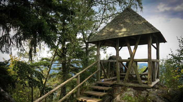 Elsbethhütte am Rockertfelsen im Murgtal | © Sunhikes Elsbethhütte am Rockertfelsen im Murgtal | © Sunhikes