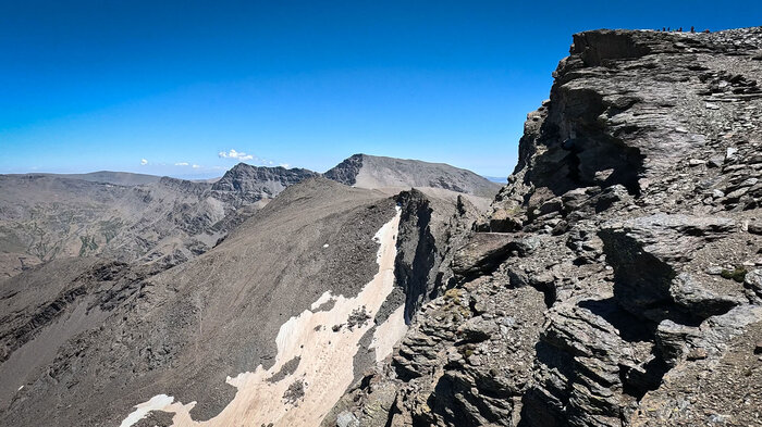 schroffe Bergflanken am Veleta in der Sierra Nevada | © Sunhikes