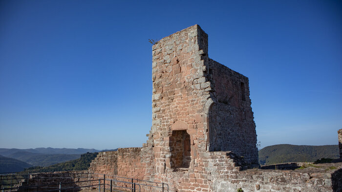 die Burgruine Lindelbrunn bei Vorderweidenthal | © Sunhikes